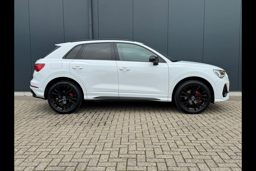 Audi Q3 35 TFSI S Line Edition * Panorama * Trekhaak * Stoelverwarming * Camera *