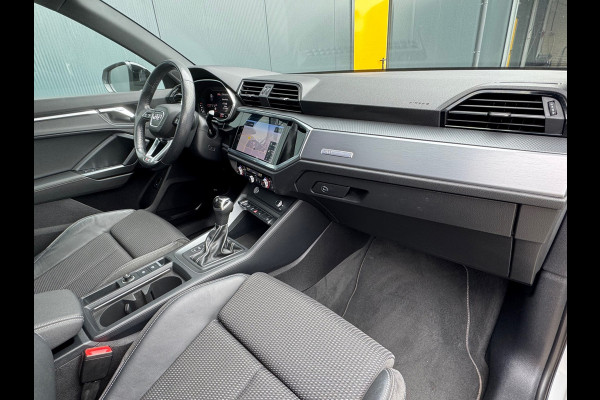 Audi Q3 35 TFSI S Line Edition * Panorama * Trekhaak * Stoelverwarming * Camera *
