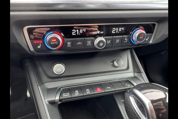 Audi Q3 35 TFSI S Line Edition * Panorama * Trekhaak * Stoelverwarming * Camera *