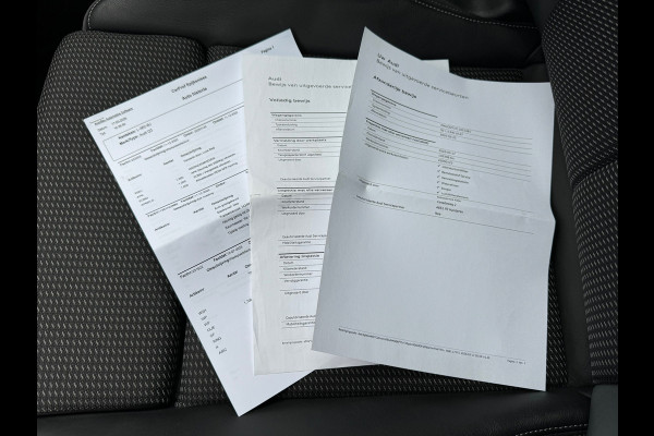 Audi Q3 35 TFSI S Line Edition * Panorama * Trekhaak * Stoelverwarming * Camera *
