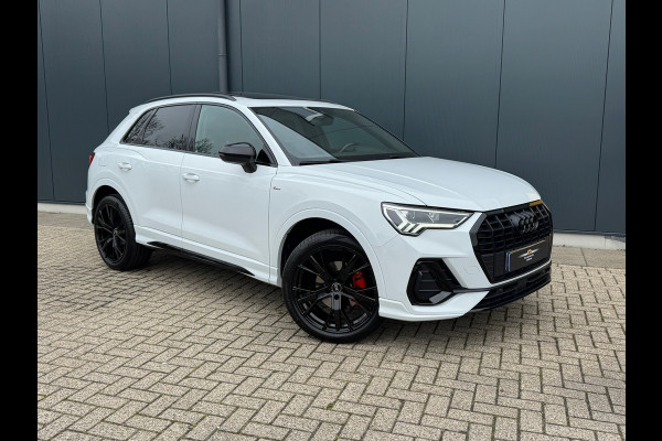 Audi Q3 35 TFSI S Line Edition * Panorama * Trekhaak * Stoelverwarming * Camera *