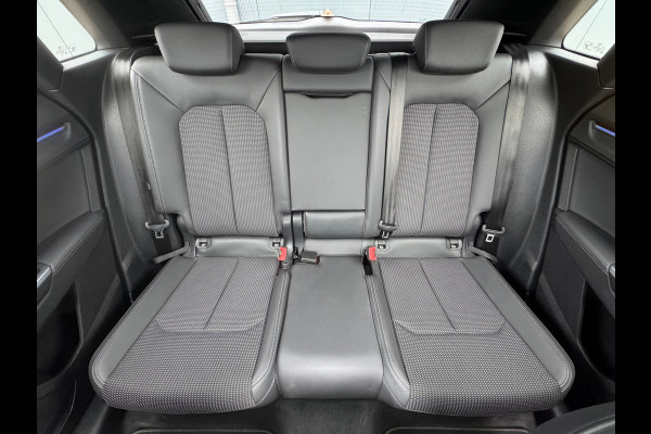Audi Q3 35 TFSI S Line Edition * Panorama * Trekhaak * Stoelverwarming * Camera *