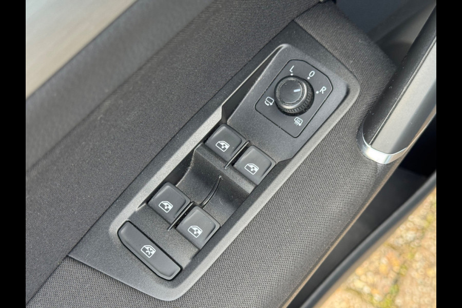 Volkswagen Touran 1.5 TSI Comfortline 2019 NAVI AIRCO Trekh!