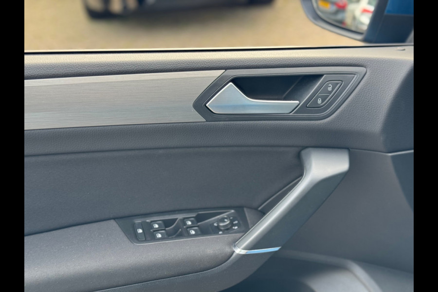 Volkswagen Touran 1.5 TSI Comfortline 2019 NAVI AIRCO Trekh!