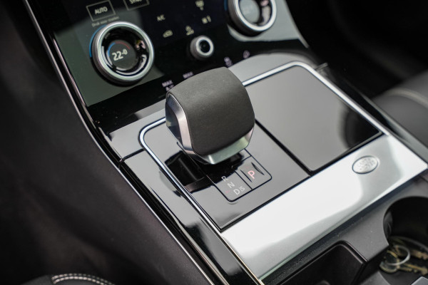 Land Rover Range Rover Velar 2.0 P400e Edition Panoramadak Meridian Memory Camera Panoramadak Trekhaak R-Dynamic Stoel/Stuur Verwarming