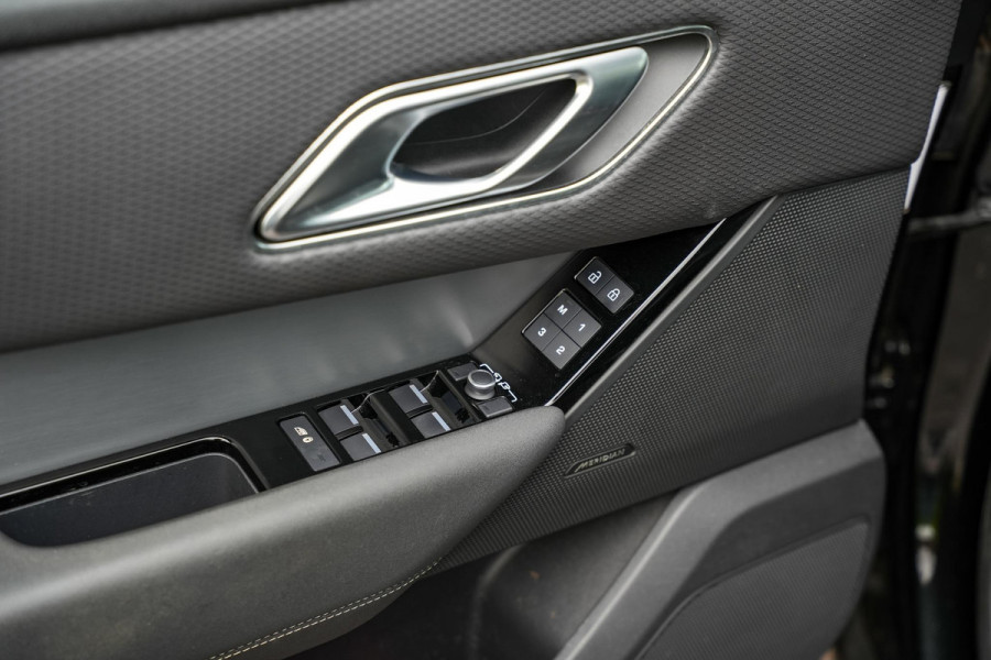 Land Rover Range Rover Velar 2.0 P400e Edition Panoramadak Meridian Memory Camera Panoramadak Trekhaak R-Dynamic Stoel/Stuur Verwarming