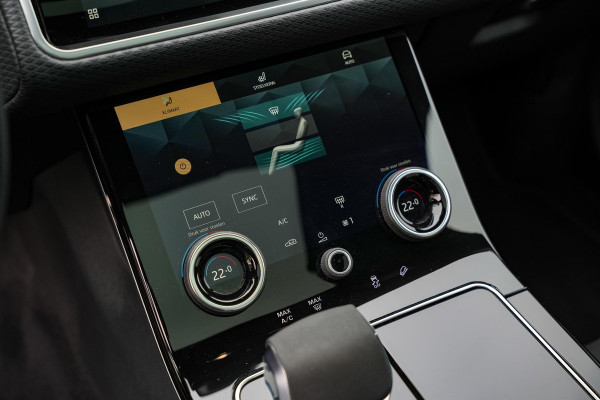 Land Rover Range Rover Velar 2.0 P400e Edition Panoramadak Meridian Memory Camera Panoramadak Trekhaak R-Dynamic Stoel/Stuur Verwarming
