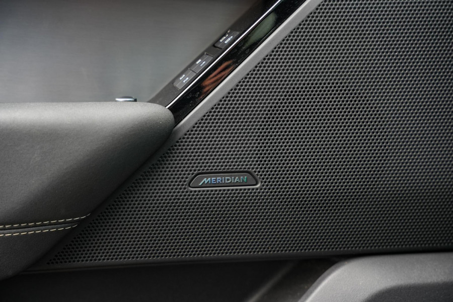 Land Rover Range Rover Velar 2.0 P400e Edition Panoramadak Meridian Memory Camera Panoramadak Trekhaak R-Dynamic Stoel/Stuur Verwarming