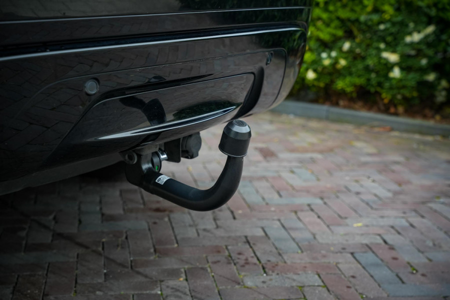 Land Rover Range Rover Velar 2.0 P400e Edition Panoramadak Meridian Memory Camera Panoramadak Trekhaak R-Dynamic Stoel/Stuur Verwarming