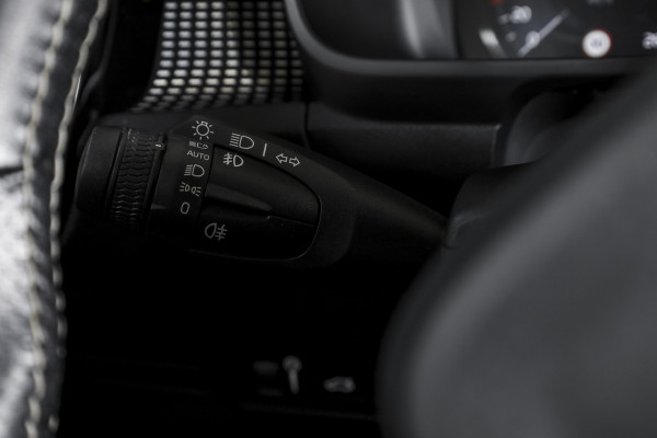 Volvo XC40 1.5 T4 Recharge R-Design Expression | Dig. Cockpit | Elek. Klep | Cruise | PDC | NAV+App. Connect | LED | ECC | LM 19" | 2282