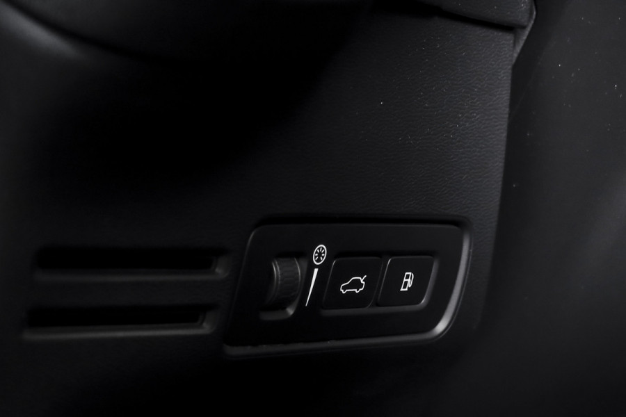 Volvo XC40 1.5 T4 Recharge R-Design Expression | Dig. Cockpit | Elek. Klep | Cruise | PDC | NAV+App. Connect | LED | ECC | LM 19" | 2282