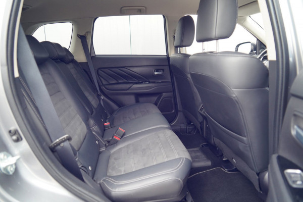 Mitsubishi Outlander 2.4 PHEV Intense / 79dkm NAP / Trekhaak / Carplay / Stoelverw. / Org. NL / Camera