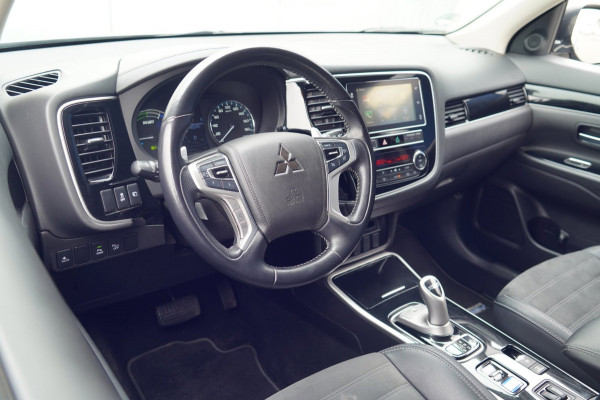 Mitsubishi Outlander 2.4 PHEV Intense / 79dkm NAP / Trekhaak / Carplay / Stoelverw. / Org. NL / Camera