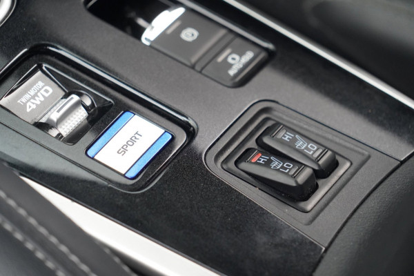 Mitsubishi Outlander 2.4 PHEV Intense / 79dkm NAP / Trekhaak / Carplay / Stoelverw. / Org. NL / Camera