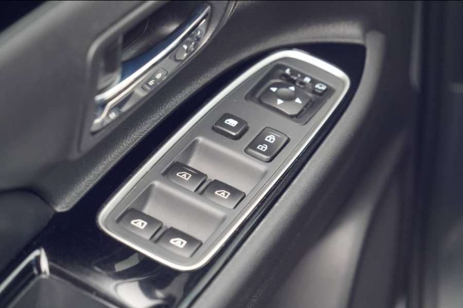 Mitsubishi Outlander 2.4 PHEV Intense / 79dkm NAP / Trekhaak / Carplay / Stoelverw. / Org. NL / Camera