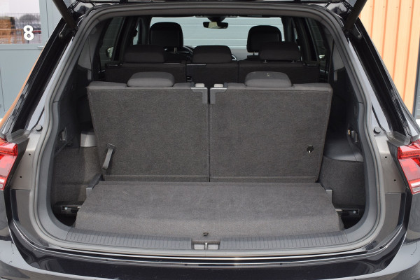 Volkswagen Tiguan Allspace 1.5 TSI 150pk DSG R-line 7-Persoons | Pano | Camera | Trekhaak