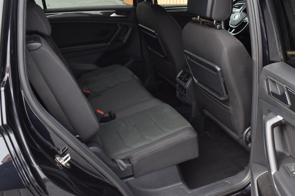 Volkswagen Tiguan Allspace 1.5 TSI 150pk DSG R-line 7-Persoons | Pano | Camera | Trekhaak