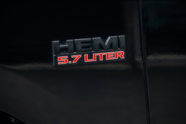 Dodge Ram 1500 5.7 V8 4x4 Crew Cab 5'7 Laramie Schuifdak I LPG I Stuur & stoelverwarming I Trekhaak I Camera I Alpine I Sidebars