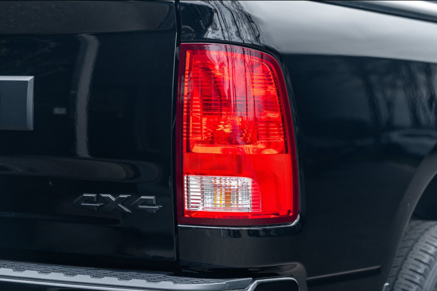 Dodge Ram 1500 5.7 V8 4x4 Crew Cab 5'7 Laramie Schuifdak I LPG I Stuur & stoelverwarming I Trekhaak I Camera I Alpine I Sidebars