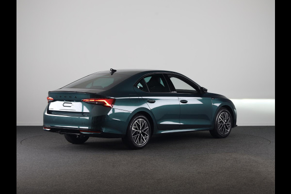 Škoda Octavia Sportline Tour m-HEV 1.5 TSI 150 pk 7 versn. DSG | Navigatie pakket | Travel Assist | Wegklapbare trekhaak | Winter pakket