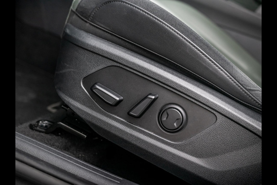 Kia Sportage 1.6 T-GDi Plug-in Hybrid AWD Dark Edition l Stoel Stuur Verwarming l Camera l Navigatie l El. Stoelen