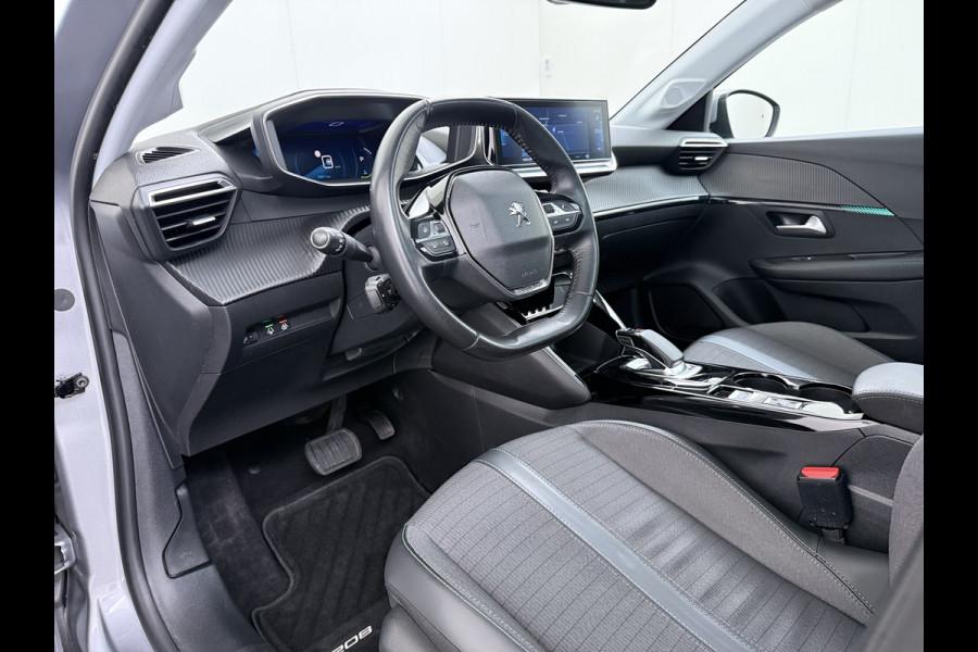 Peugeot e-208 EV Pano-Dak 3D-Navi 360°Camera Apple Carplay Android Ecc Stoelverwarming Cruise Control Pdc Keyless 50kWh Allure SOH 92,5%Led Lmv Privacy Glas Isofix DAB+ Bluetooth Regen-Lichtsensor Lane Assist Dealeronderhouden Origineel Nederlandse Auto