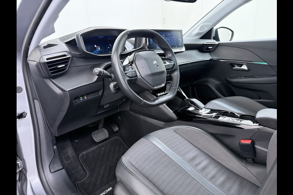 Peugeot e-208 EV Pano-Dak 3D-Navi 360°Camera Apple Carplay Android Ecc Stoelverwarming Cruise Control Pdc Keyless 50kWh Allure SOH 92,5%Led Lmv Privacy Glas Isofix DAB+ Bluetooth Regen-Lichtsensor Lane Assist Dealeronderhouden Origineel Nederlandse Auto