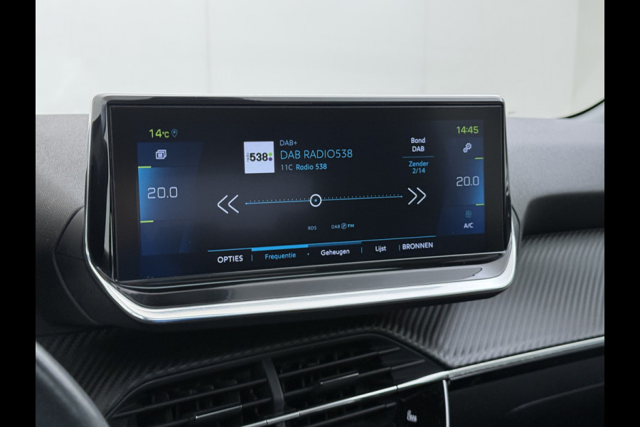 Peugeot e-208 EV Pano-Dak 3D-Navi 360°Camera Apple Carplay Android Ecc Stoelverwarming Cruise Control Pdc Keyless 50kWh Allure SOH 92,5%Led Lmv Privacy Glas Isofix DAB+ Bluetooth Regen-Lichtsensor Lane Assist Dealeronderhouden Origineel Nederlandse Auto