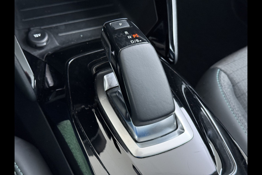 Peugeot e-208 EV Pano-Dak 3D-Navi 360°Camera Apple Carplay Android Ecc Stoelverwarming Cruise Control Pdc Keyless 50kWh Allure SOH 92,5%Led Lmv Privacy Glas Isofix DAB+ Bluetooth Regen-Lichtsensor Lane Assist Dealeronderhouden Origineel Nederlandse Auto