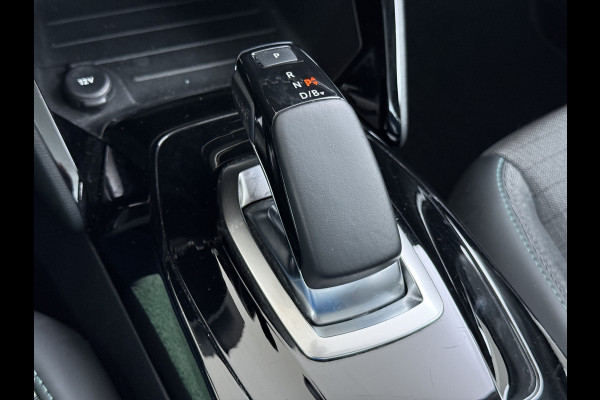 Peugeot e-208 EV Pano-Dak 3D-Navi 360°Camera Apple Carplay Android Ecc Stoelverwarming Cruise Control Pdc Keyless 50kWh Allure SOH 92,5%Led Lmv Privacy Glas Isofix DAB+ Bluetooth Regen-Lichtsensor Lane Assist Dealeronderhouden Origineel Nederlandse Auto