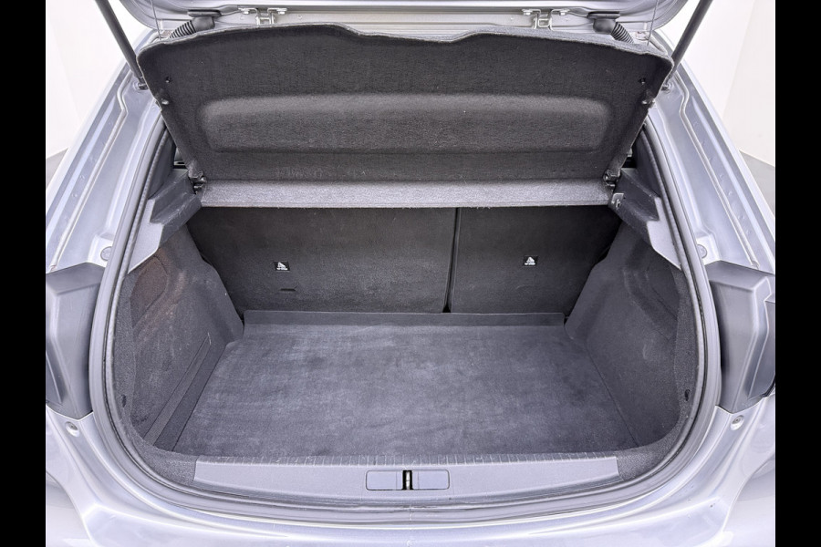 Peugeot e-208 EV Pano-Dak 3D-Navi 360°Camera Apple Carplay Android Ecc Stoelverwarming Cruise Control Pdc Keyless 50kWh Allure SOH 92,5%Led Lmv Privacy Glas Isofix DAB+ Bluetooth Regen-Lichtsensor Lane Assist Dealeronderhouden Origineel Nederlandse Auto