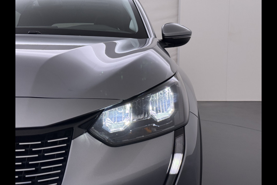 Peugeot e-208 EV Pano-Dak 3D-Navi 360°Camera Apple Carplay Android Ecc Stoelverwarming Cruise Control Pdc Keyless 50kWh Allure SOH 92,5%Led Lmv Privacy Glas Isofix DAB+ Bluetooth Regen-Lichtsensor Lane Assist Dealeronderhouden Origineel Nederlandse Auto
