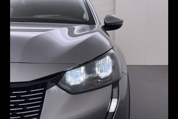 Peugeot e-208 EV Pano-Dak 3D-Navi 360°Camera Apple Carplay Android Ecc Stoelverwarming Cruise Control Pdc Keyless 50kWh Allure SOH 92,5%Led Lmv Privacy Glas Isofix DAB+ Bluetooth Regen-Lichtsensor Lane Assist Dealeronderhouden Origineel Nederlandse Auto