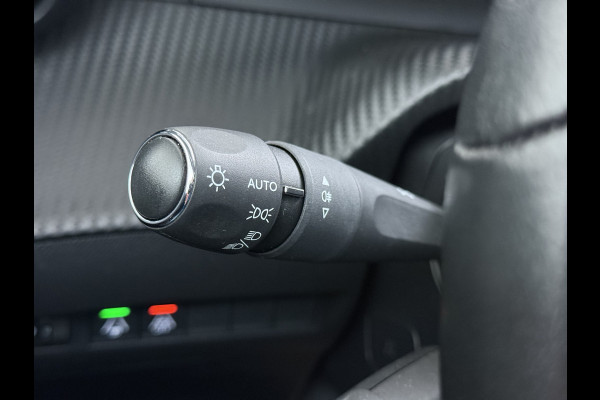 Peugeot e-208 EV Pano-Dak 3D-Navi 360°Camera Apple Carplay Android Ecc Stoelverwarming Cruise Control Pdc Keyless 50kWh Allure SOH 92,5%Led Lmv Privacy Glas Isofix DAB+ Bluetooth Regen-Lichtsensor Lane Assist Dealeronderhouden Origineel Nederlandse Auto