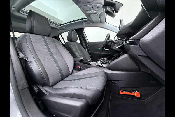 Peugeot e-208 EV Pano-Dak 3D-Navi 360°Camera Apple Carplay Android Ecc Stoelverwarming Cruise Control Pdc Keyless 50kWh Allure SOH 92,5%Led Lmv Privacy Glas Isofix DAB+ Bluetooth Regen-Lichtsensor Lane Assist Dealeronderhouden Origineel Nederlandse Auto
