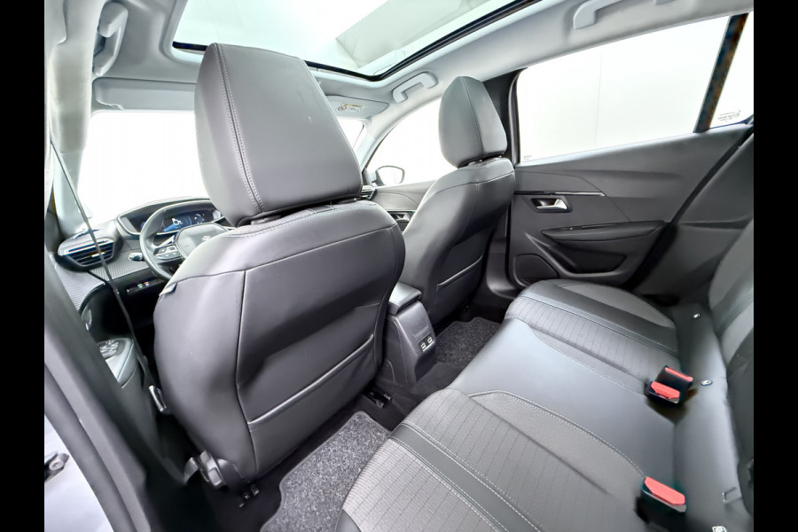 Peugeot e-208 EV Pano-Dak 3D-Navi 360°Camera Apple Carplay Android Ecc Stoelverwarming Cruise Control Pdc Keyless 50kWh Allure SOH 92,5%Led Lmv Privacy Glas Isofix DAB+ Bluetooth Regen-Lichtsensor Lane Assist Dealeronderhouden Origineel Nederlandse Auto