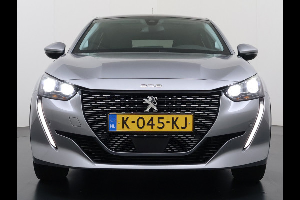 Peugeot e-208 EV Pano-Dak 3D-Navi 360°Camera Apple Carplay Android Ecc Stoelverwarming Cruise Control Pdc Keyless 50kWh Allure SOH 92,5%Led Lmv Privacy Glas Isofix DAB+ Bluetooth Regen-Lichtsensor Lane Assist Dealeronderhouden Origineel Nederlandse Auto