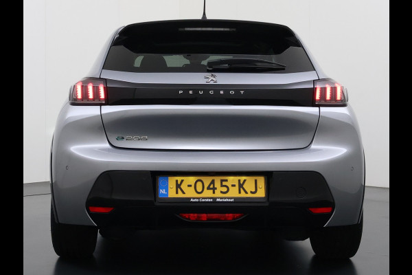 Peugeot e-208 EV Pano-Dak 3D-Navi 360°Camera Apple Carplay Android Ecc Stoelverwarming Cruise Control Pdc Keyless 50kWh Allure SOH 92,5%Led Lmv Privacy Glas Isofix DAB+ Bluetooth Regen-Lichtsensor Lane Assist Dealeronderhouden Origineel Nederlandse Auto