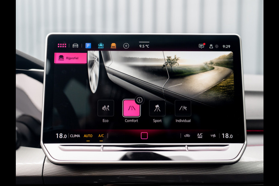 Volkswagen Golf 1.5 eTSI 50 Edition | Panodak | Trekhaak wegkl. | Stoelgeheugen | Head Up | IQ Light | Prijs Rijklaar!!