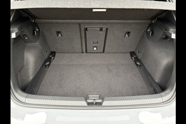 Volkswagen Golf 1.5 eTSI 50 Edition | Panodak | Trekhaak wegkl. | Stoelgeheugen | Head Up | IQ Light | Prijs Rijklaar!!