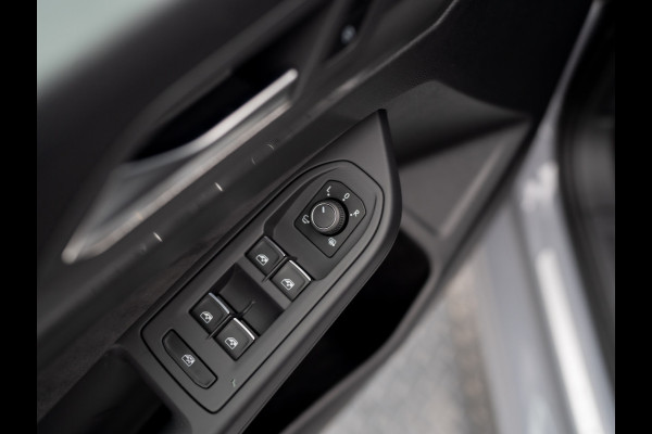 Volkswagen Golf 1.5 eTSI 50 Edition | Panodak | Trekhaak wegkl. | Stoelgeheugen | Head Up | IQ Light | Prijs Rijklaar!!