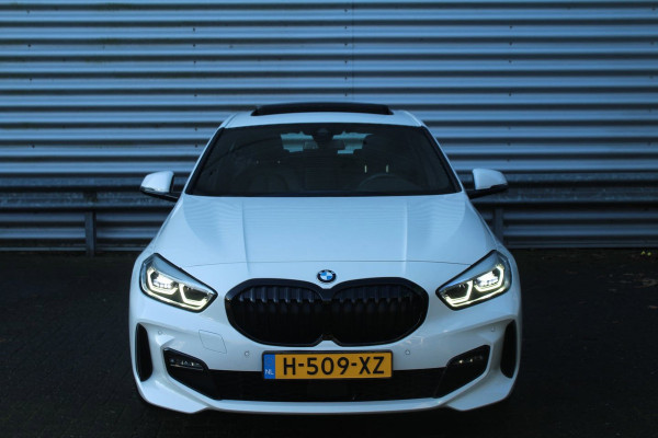 BMW 1-serie 118i 141pk High Executive Edition AUTOMAAT Panoramadak NL-Auto NAP