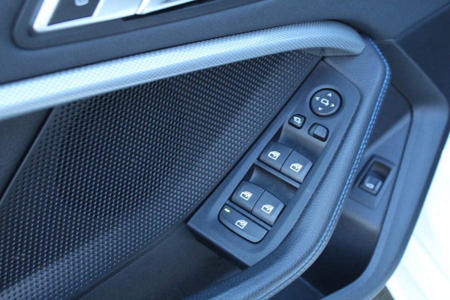 BMW 1-serie 118i 141pk High Executive Edition AUTOMAAT Panoramadak NL-Auto NAP