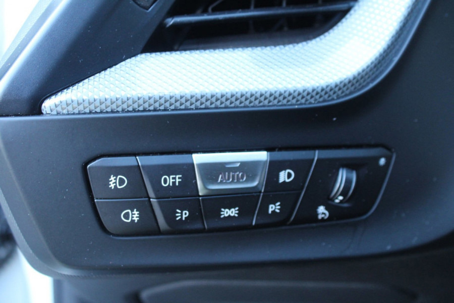 BMW 1-serie 118i 141pk High Executive Edition AUTOMAAT Panoramadak NL-Auto NAP