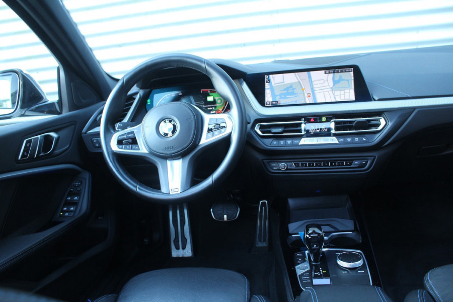 BMW 1-serie 118i 141pk High Executive Edition AUTOMAAT Panoramadak NL-Auto NAP