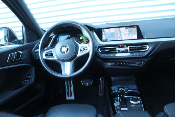 BMW 1-serie 118i 141pk High Executive Edition AUTOMAAT Panoramadak NL-Auto NAP