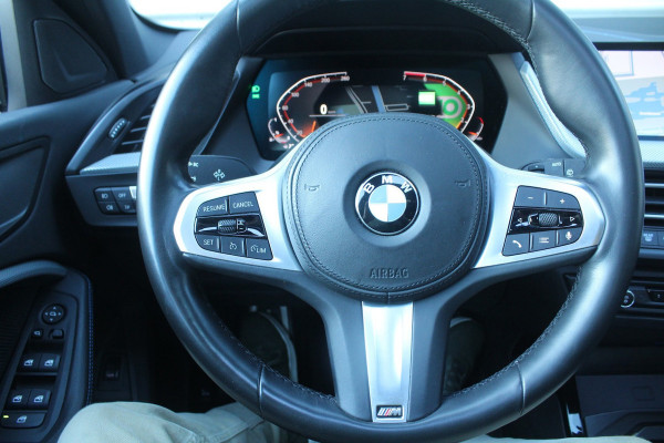 BMW 1-serie 118i 141pk High Executive Edition AUTOMAAT Panoramadak NL-Auto NAP