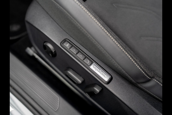 Volkswagen Golf 1.5 eTSI 50 Edition | Panodak | Trekhaak wegkl. | Stoelgeheugen | Head Up | IQ Light | Prijs Rijklaar!!