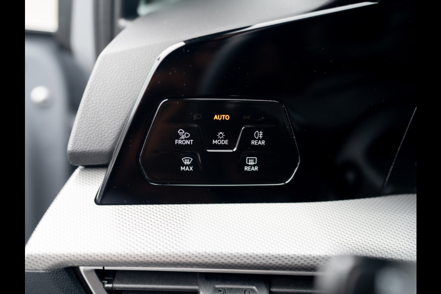 Volkswagen Golf 1.5 eTSI 50 Edition | Panodak | Trekhaak wegkl. | Stoelgeheugen | Head Up | IQ Light | Prijs Rijklaar!!