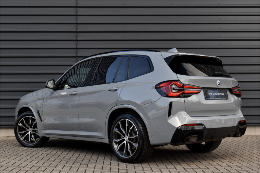 BMW X3 xDrive30e M Sport Shadow | Pano | ACC | Elek. Trekhaak | Camera | Live Cockpit Pro | 20'' Wielen |